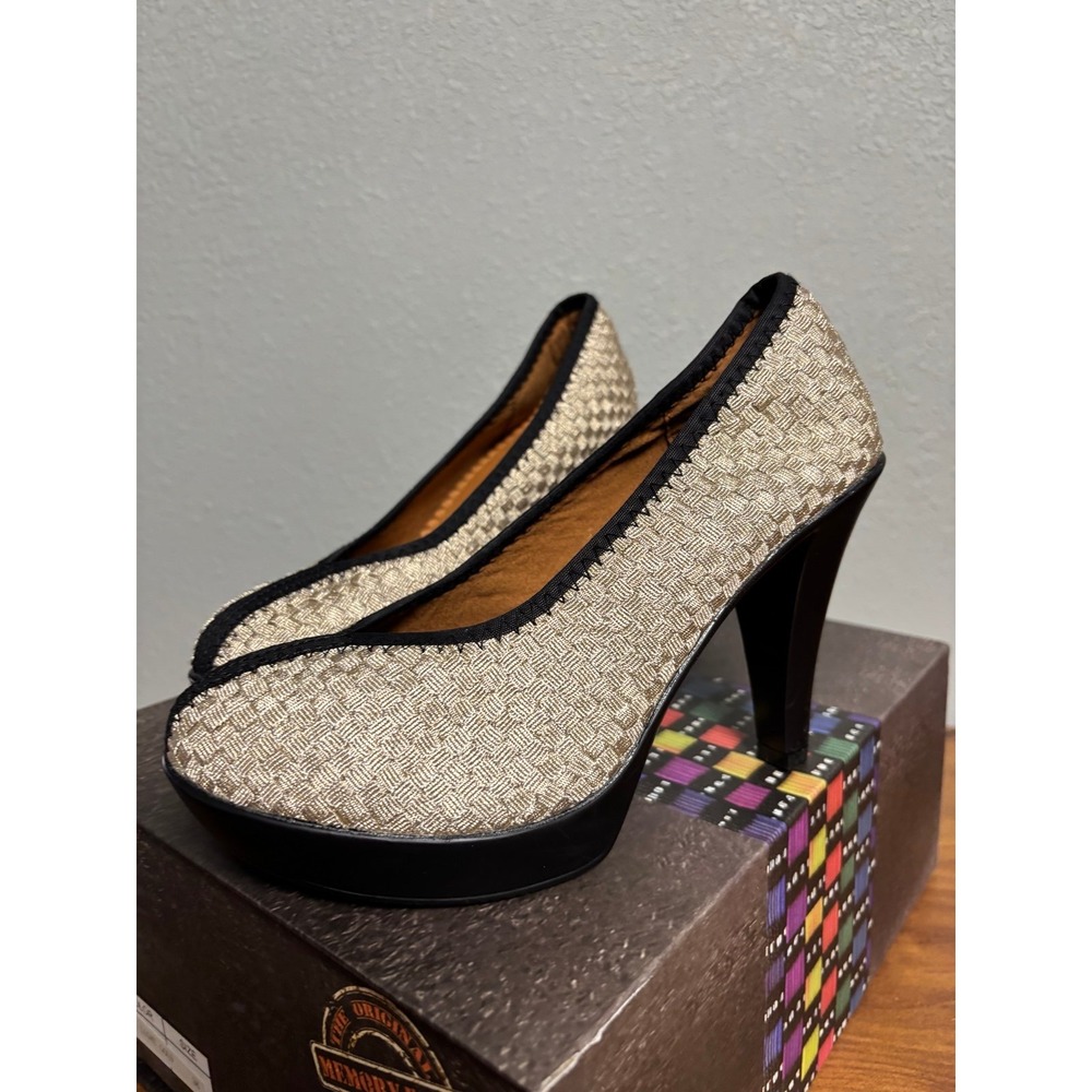 Bernie Mev Legend Light Gold Woven Platform Heels Size 36 US 5.5-6 NEW